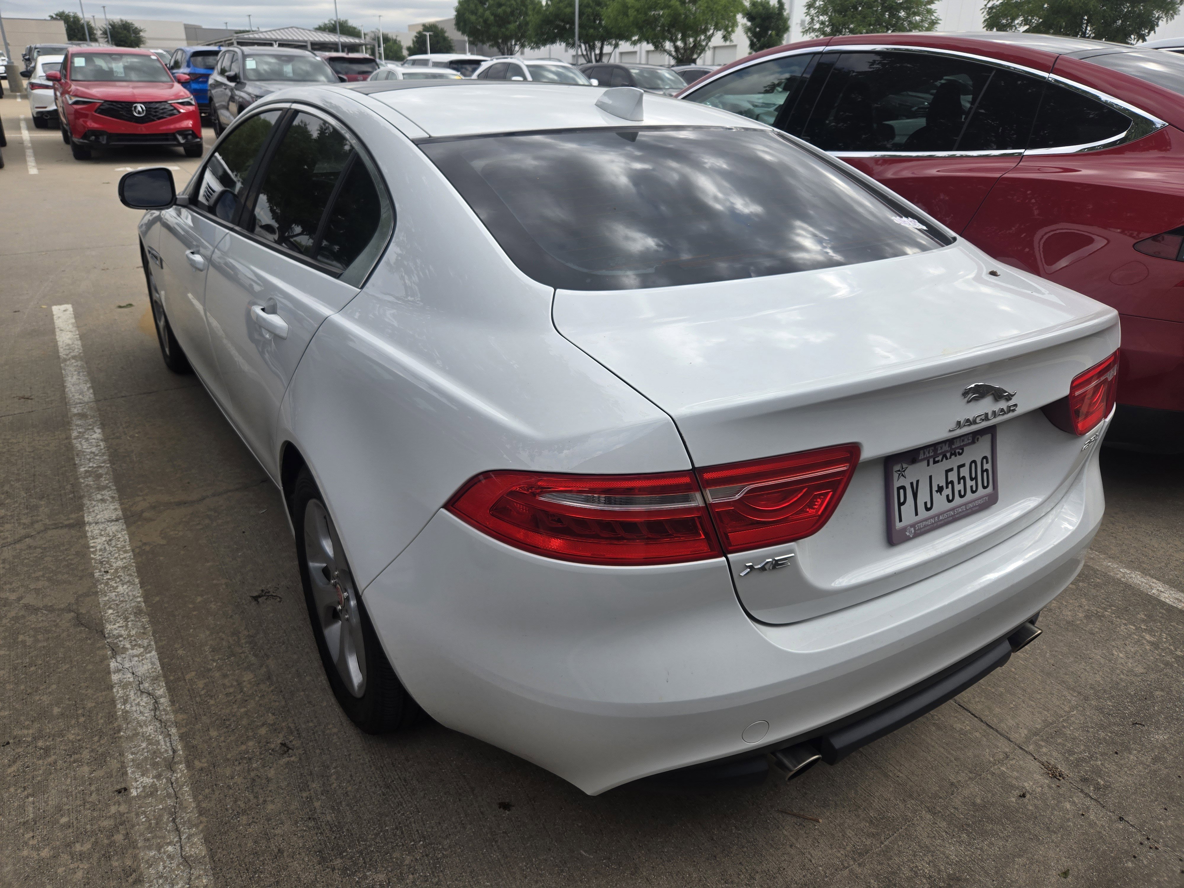 Used 2018 Jaguar XE RWD image 4