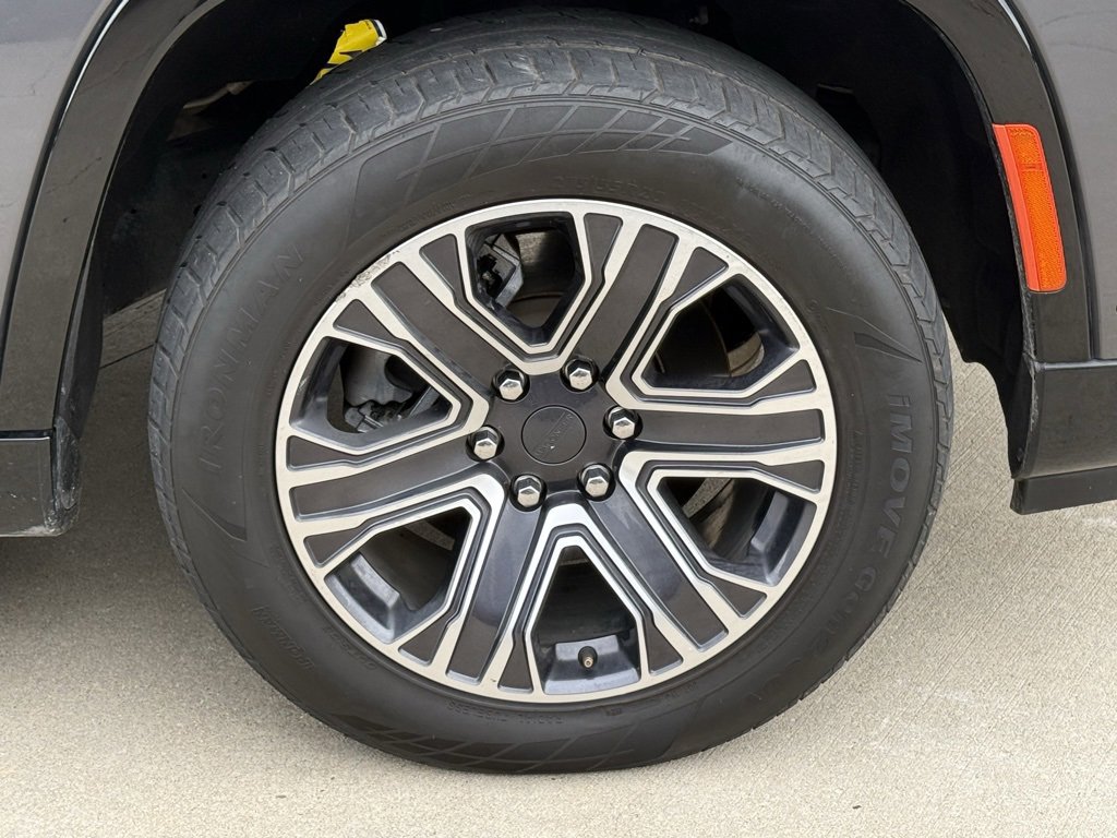 Used 2024 Jeep Wagoneer L Series II w/ Flexible Seating Group image 11