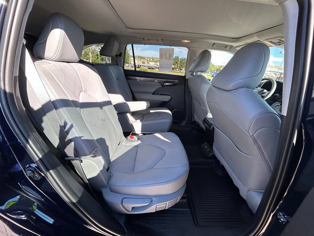Used 2026 Toyota Highlander Limited AWD/4WD image 27
