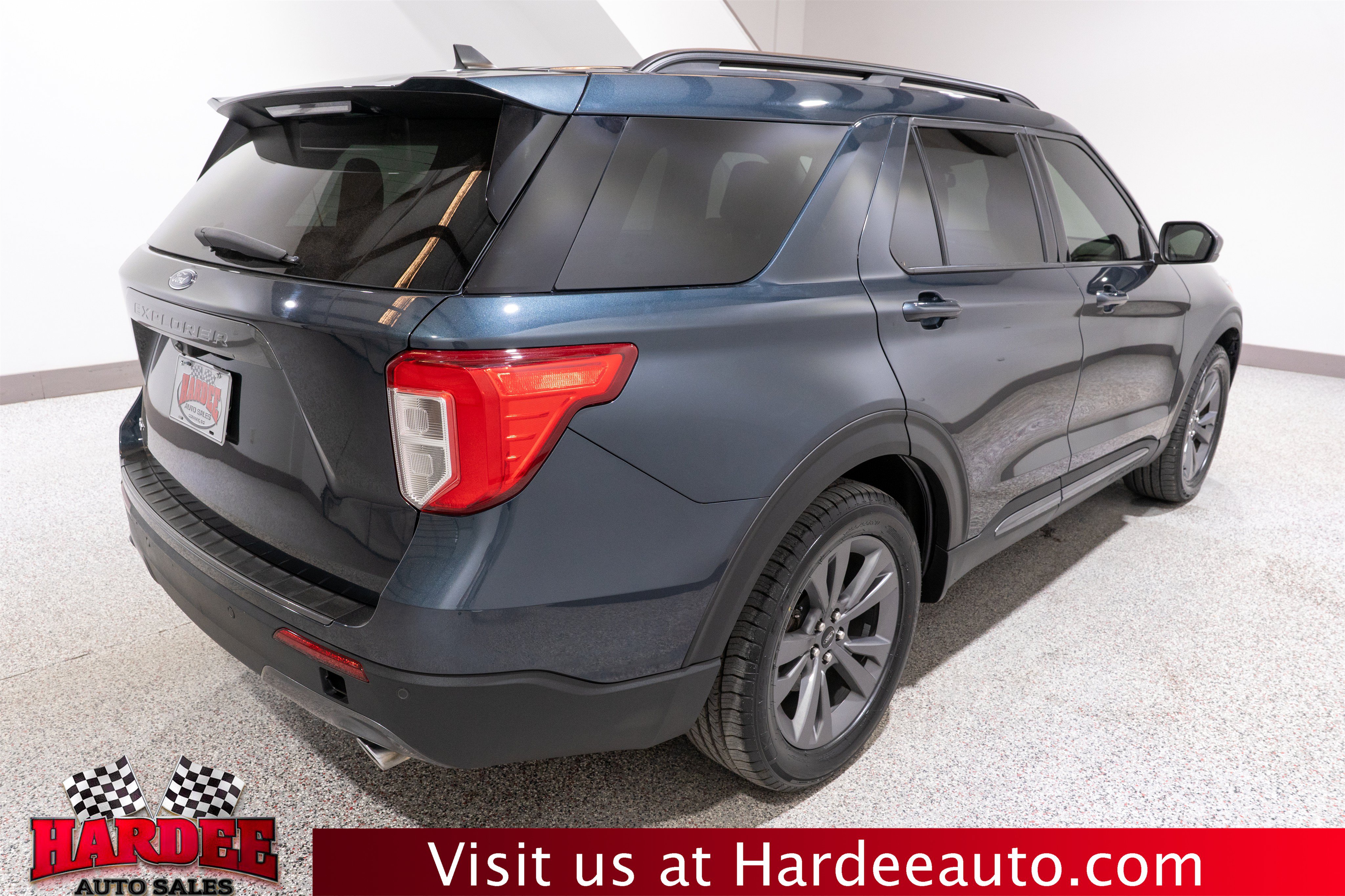 Used 2023 Ford Explorer XLT w/ Equipment Group 202A RWD image 5