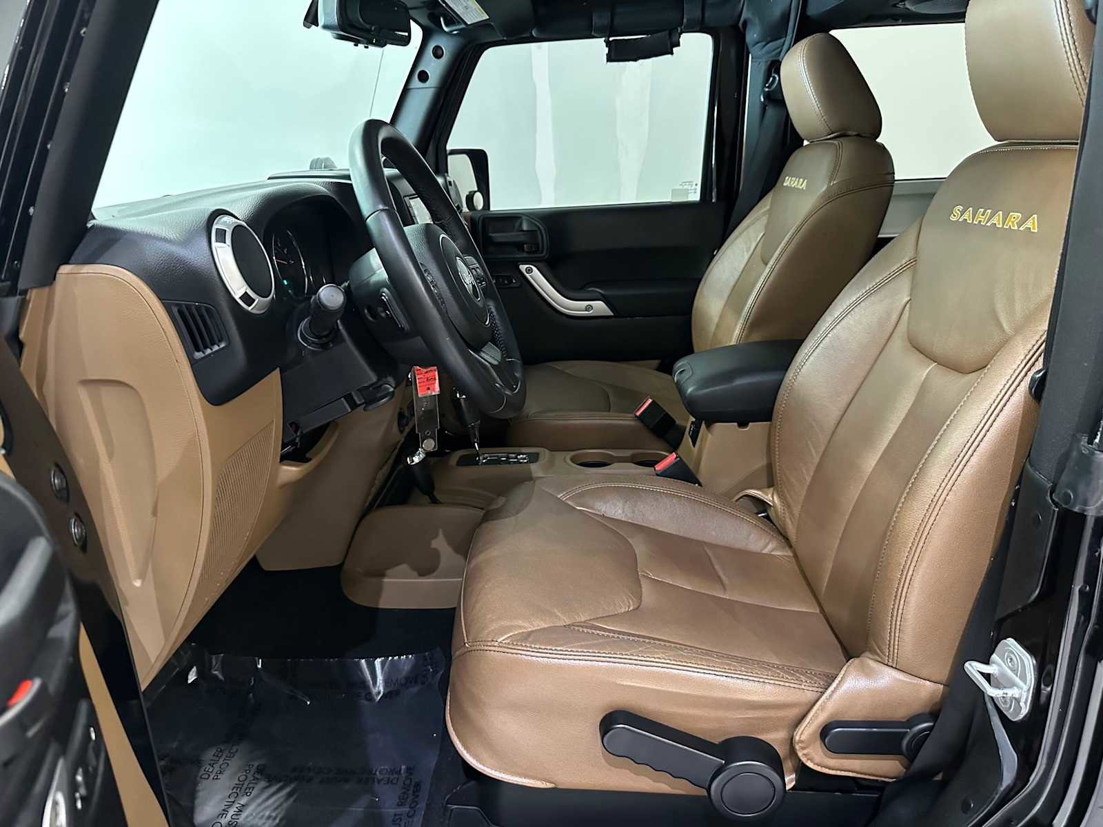 Used 2013 Jeep Wrangler Sahara w/ Connectivity Group AWD/4WD image 19