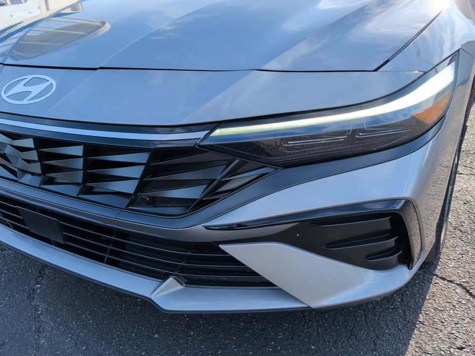 Certified 2025 Hyundai Elantra Limited image 26