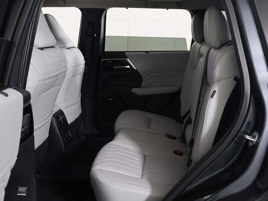 New 2026 Mitsubishi Outlander SEL AWD/4WD image 36