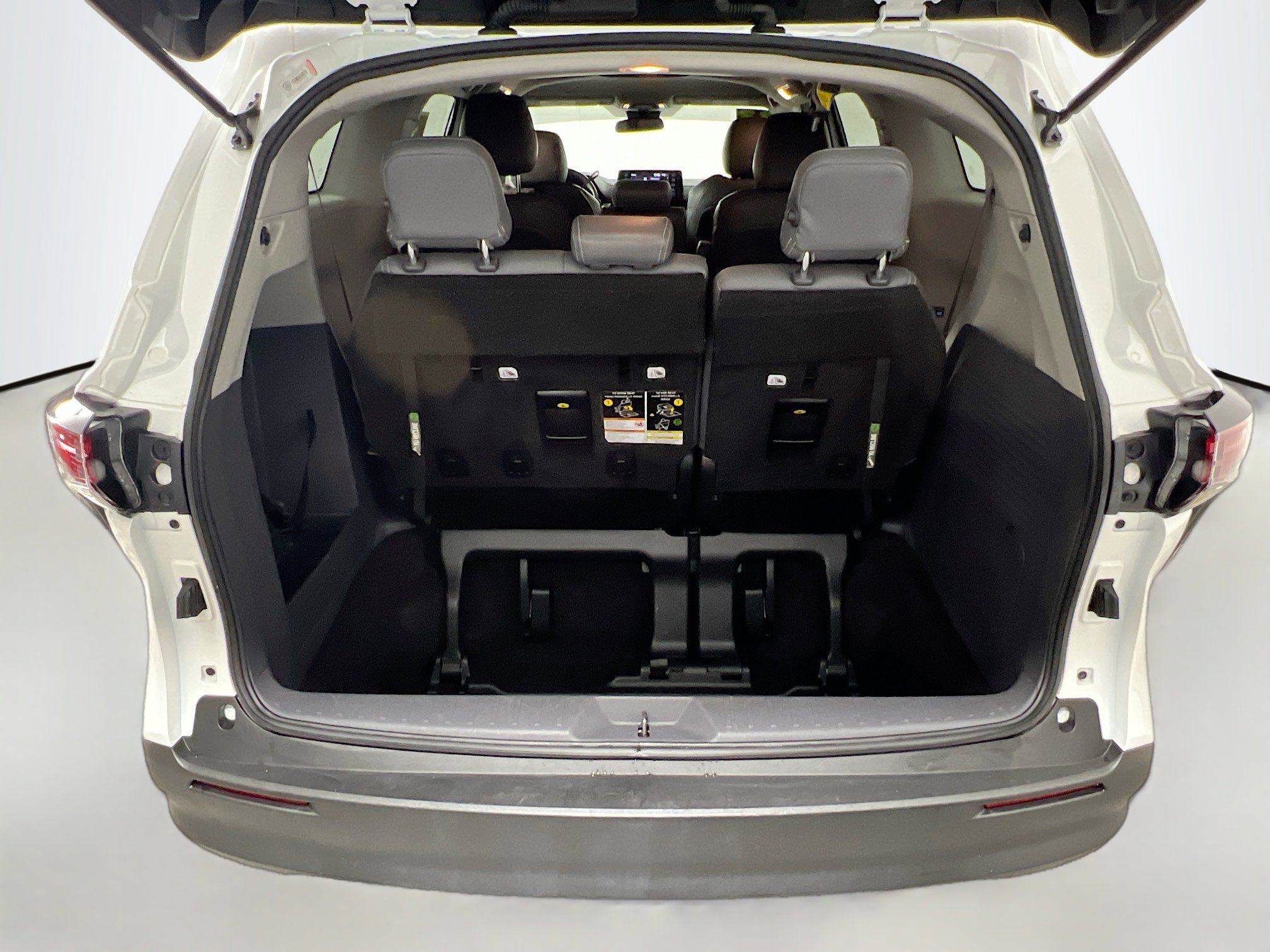 Used 2023 Toyota Sienna LE image 34