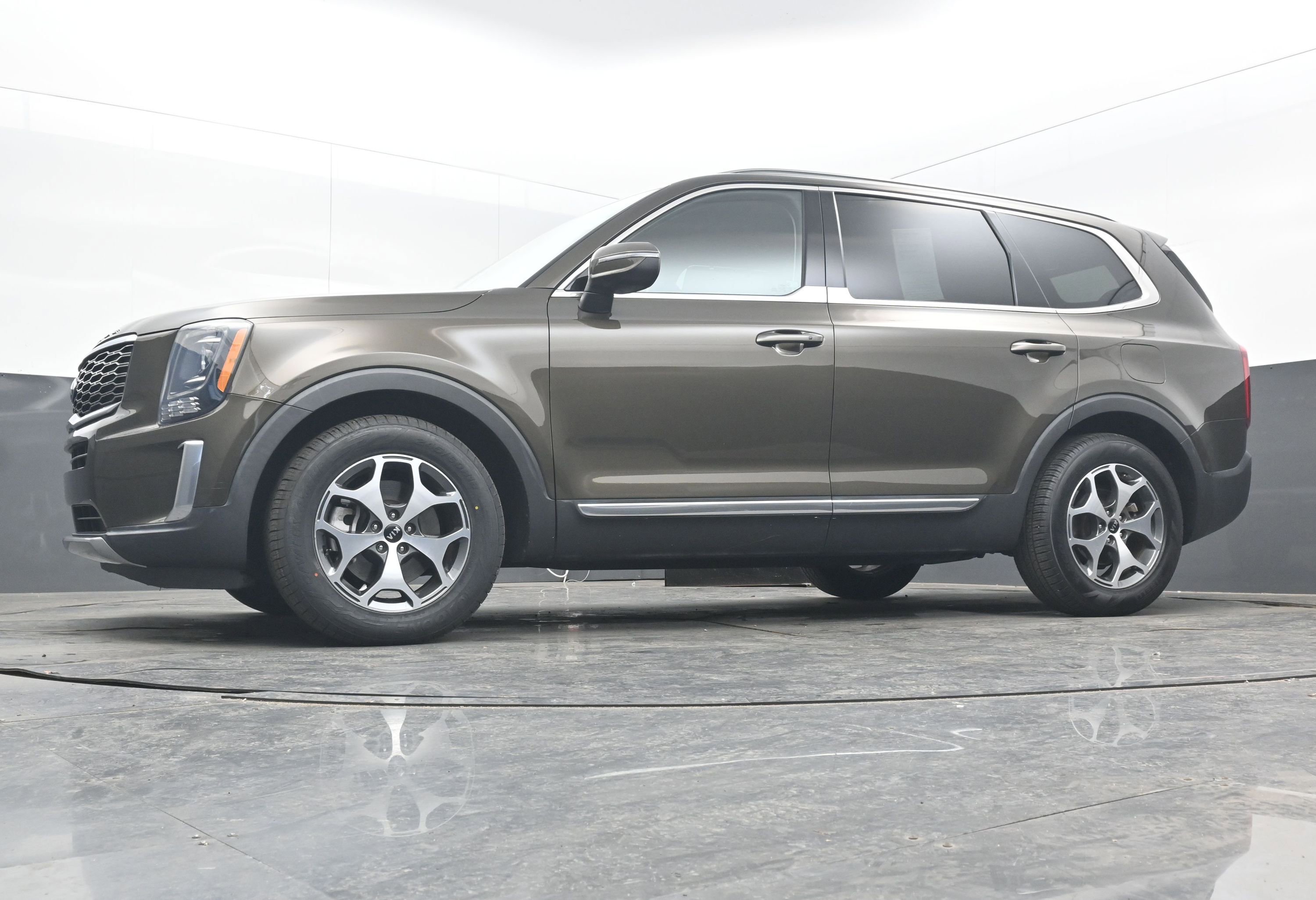 Used 2021 Kia Telluride EX image 24