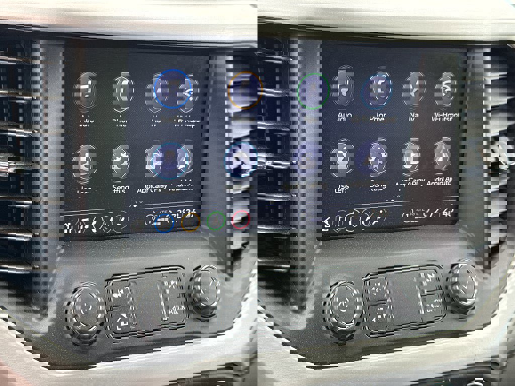 Used 2023 GMC Acadia SLT image 17