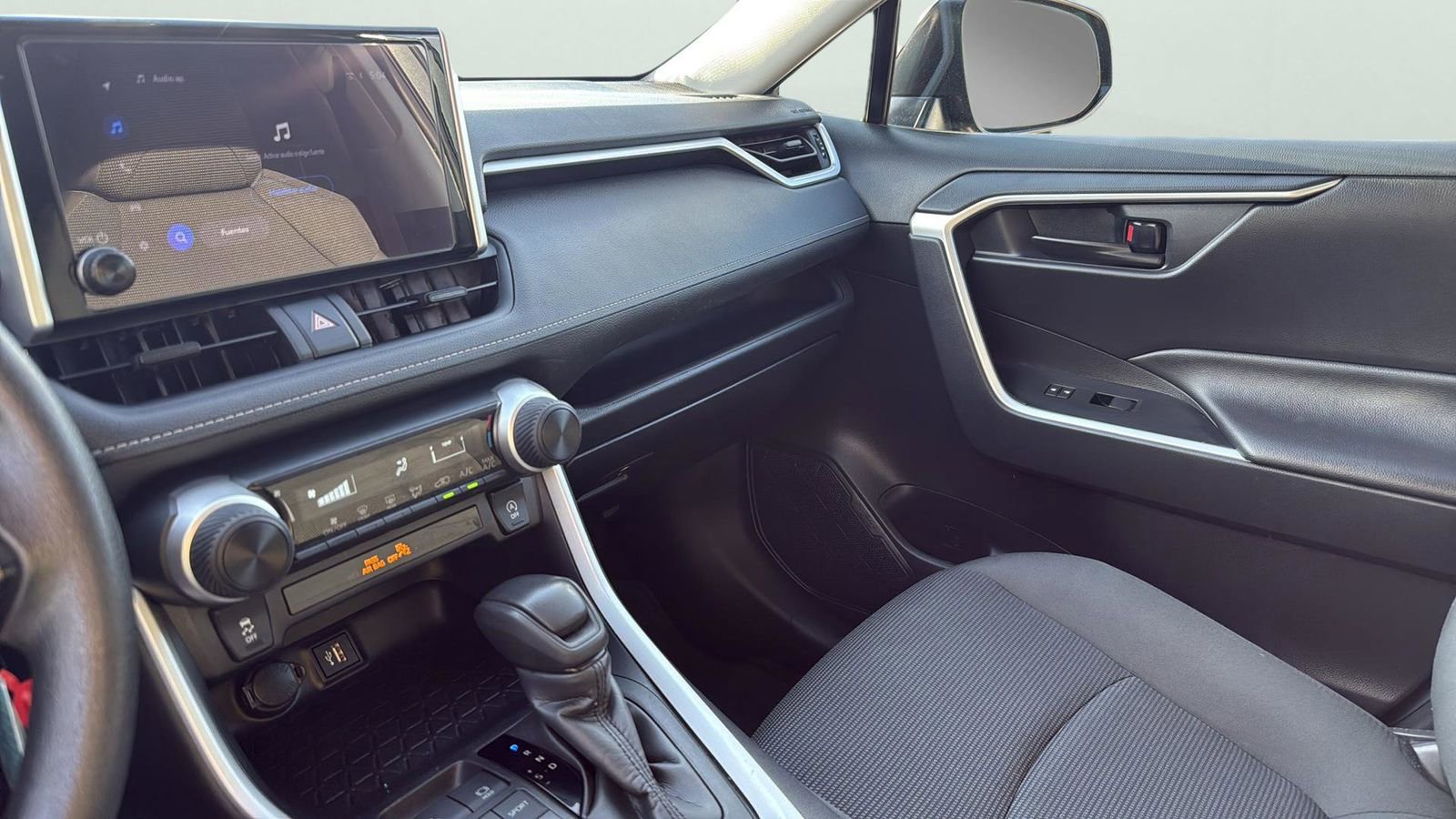 Used 2024 Toyota RAV4 LE FWD image 20