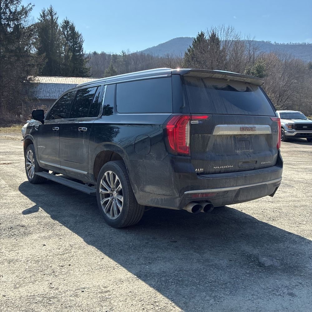 Used 2021 GMC Yukon XL Denali w/ Denali Premium Package image 6