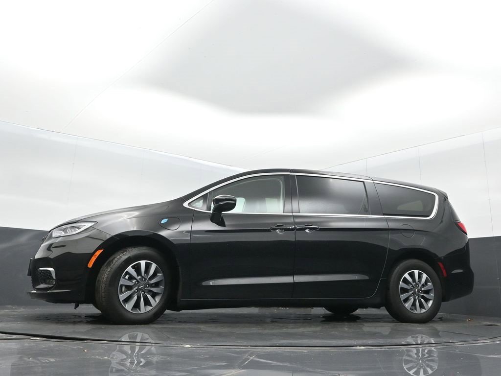 Certified 2024 Chrysler Pacifica Select image 31