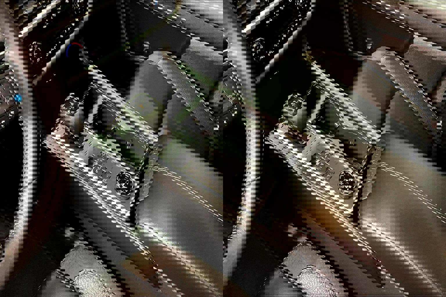 Used 2025 Nissan Pathfinder SL image 18