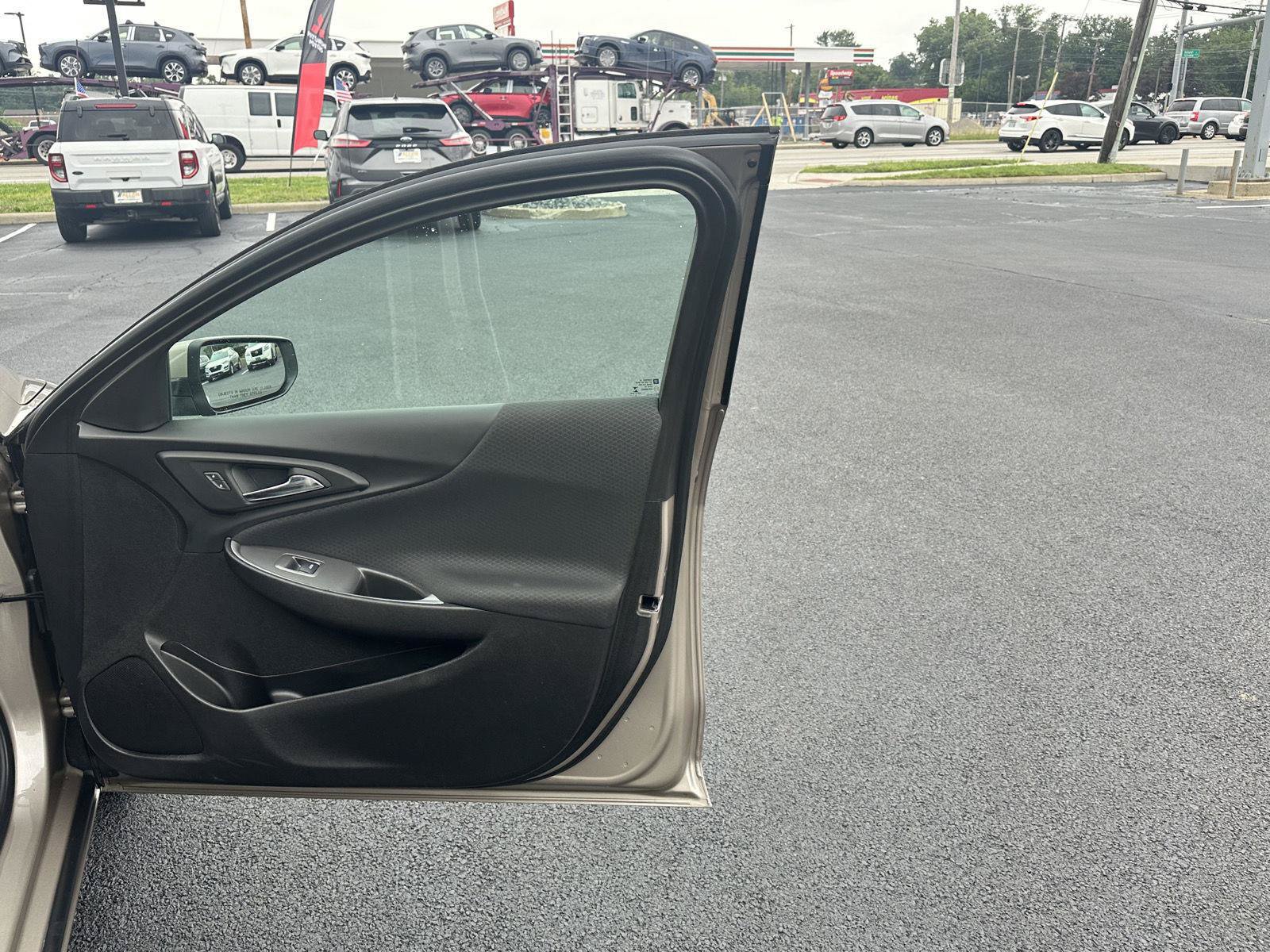 Used 2025 Chevrolet Malibu LT FWD image 20