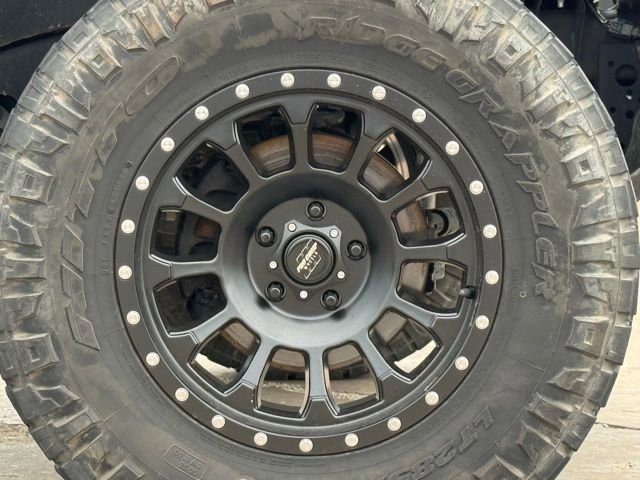 Used 2023 Jeep Gladiator Sport image 10