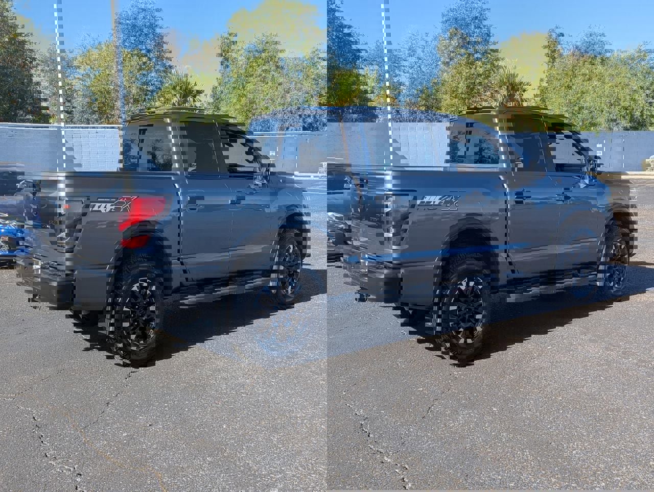 Used 2021 Nissan Titan PRO-4X w/ Pro-4x Convenience Package AWD/4WD image 9