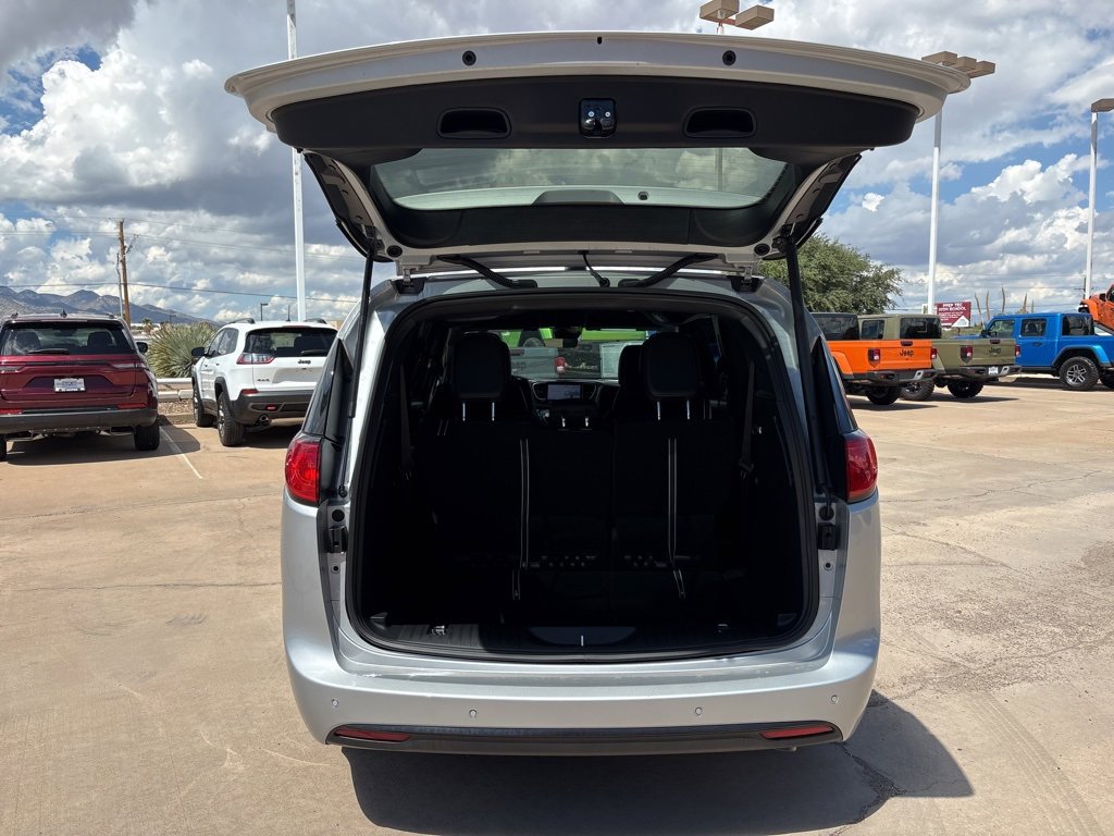 New 2026 Chrysler Voyager LX image 25