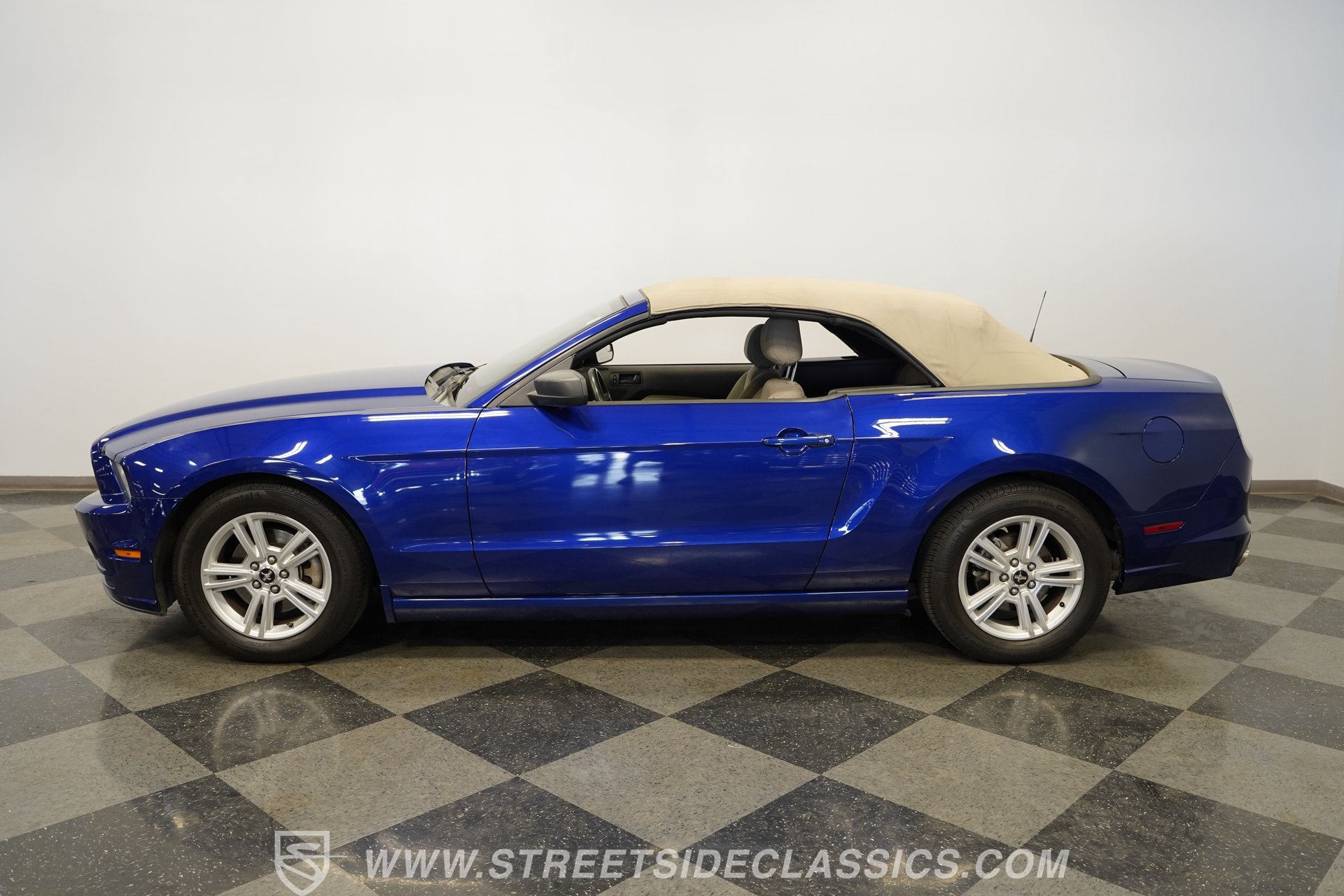Used 2014 Ford Mustang Convertible RWD image 40