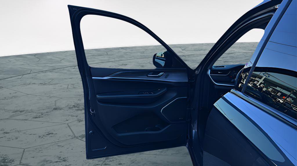 Used 2022 Jeep Grand Cherokee Limited image 13