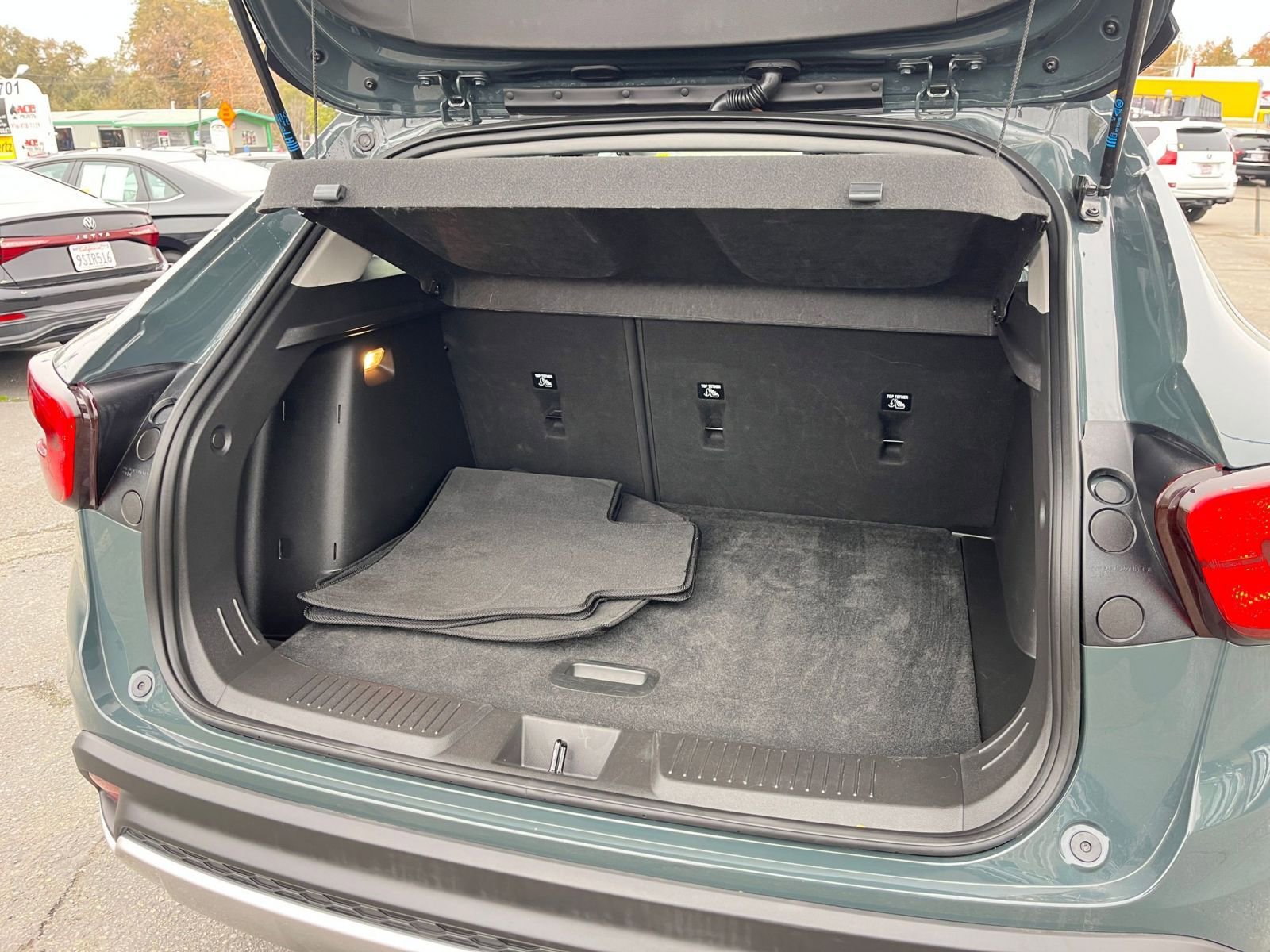 Used 2025 Chevrolet Trax LT w/ LT Convenience Package image 29