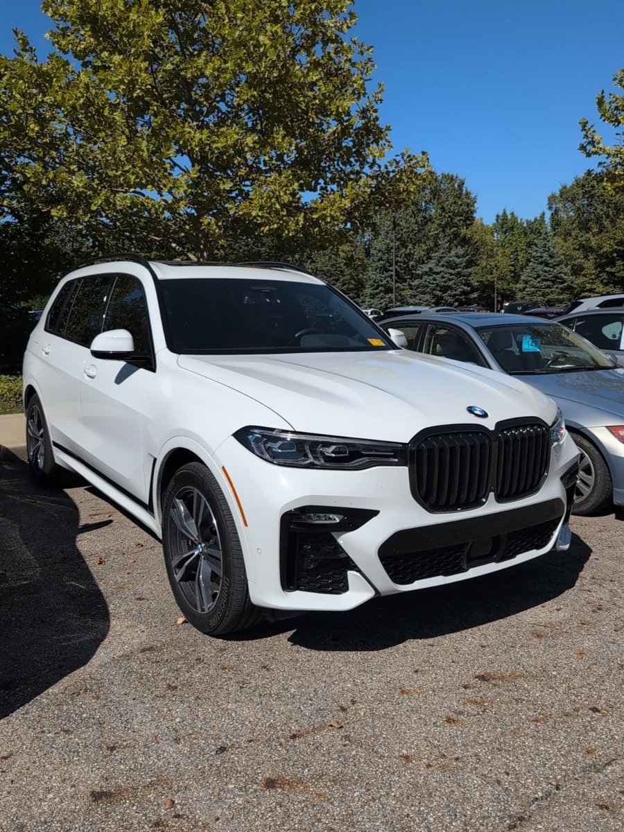 Used 2022 BMW X7 xDrive40i w/ M Sport Package AWD/4WD image 5
