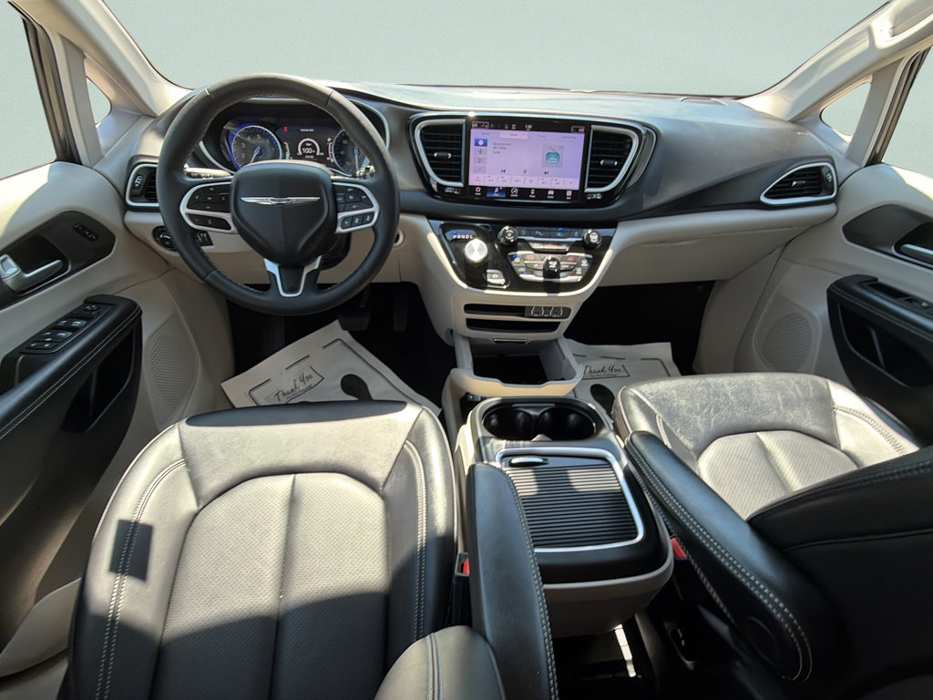 Used 2024 Chrysler Pacifica Touring-L FWD image 15