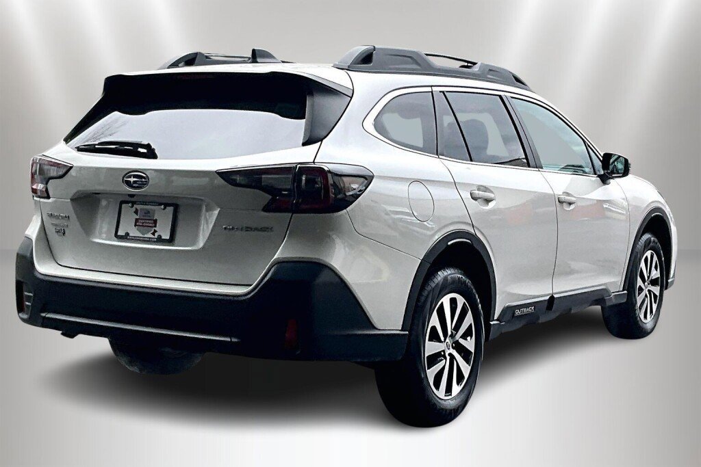 Certified 2022 Subaru Outback Premium image 5