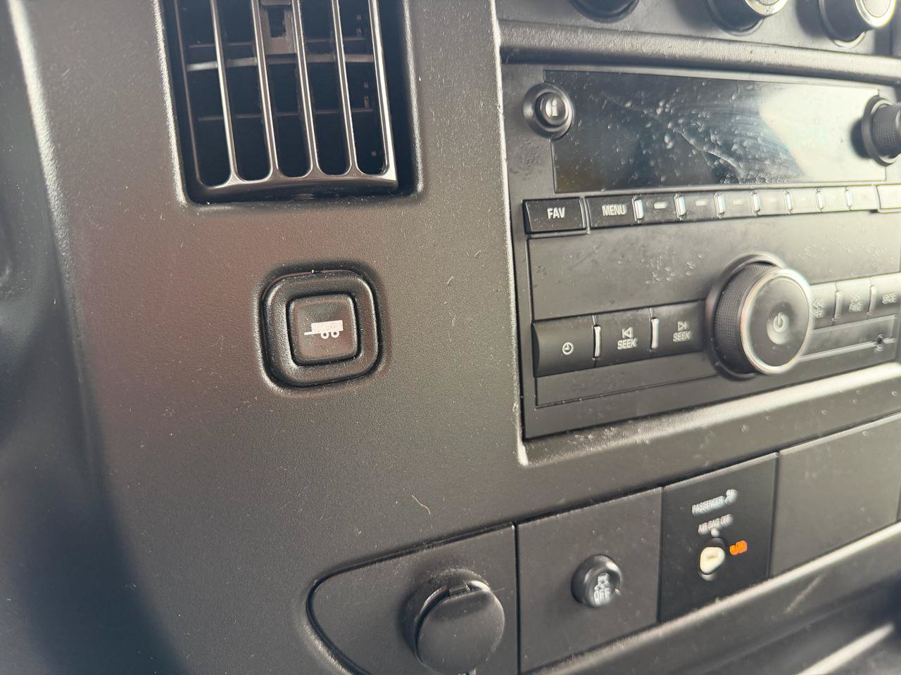Used 2020 Chevrolet Express 3500 RWD image 23