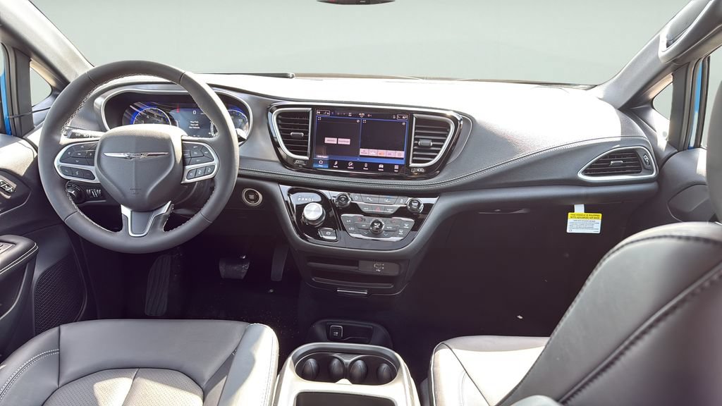 New 2026 Chrysler Pacifica Select AWD/4WD image 14