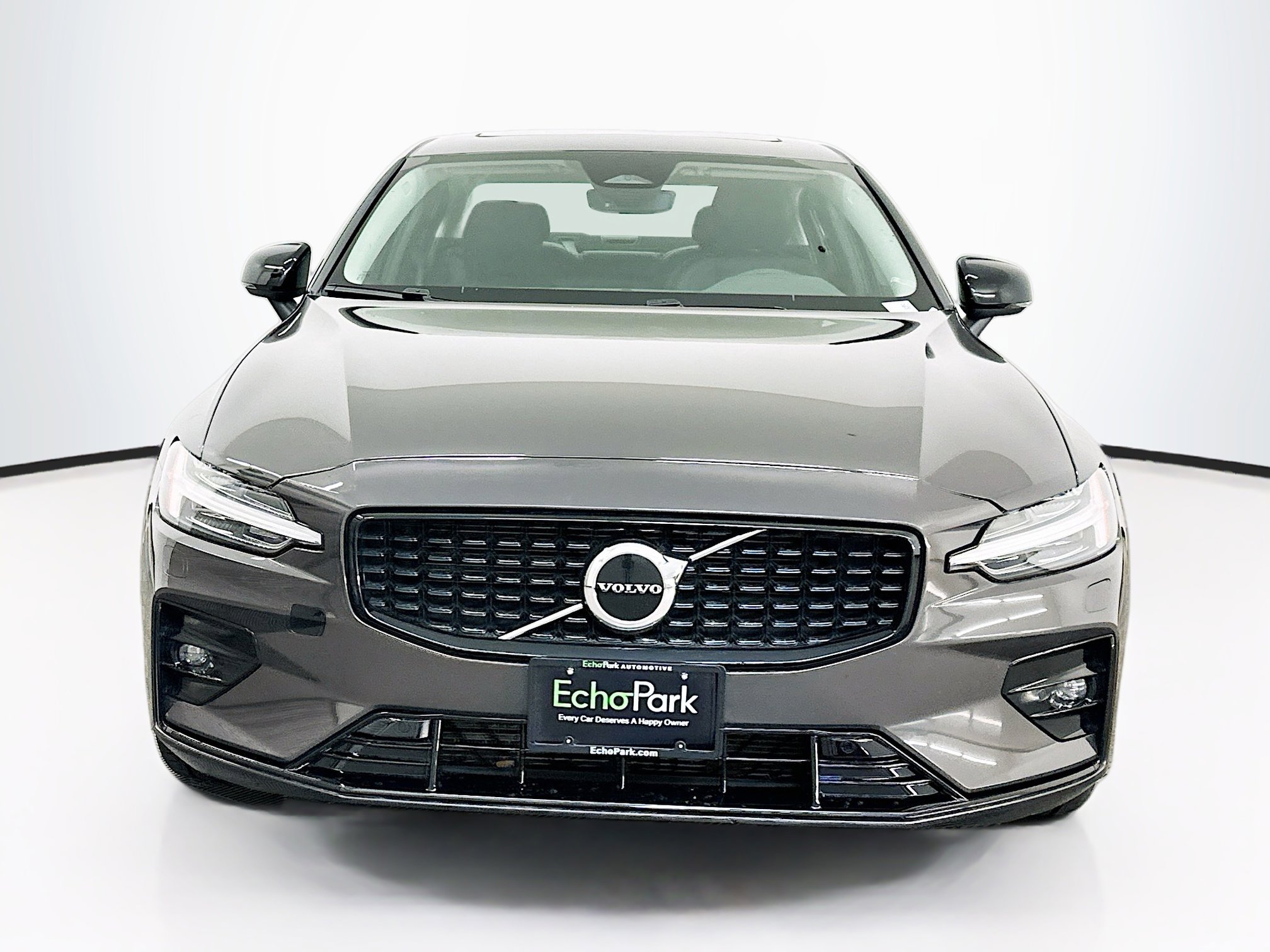 Used 2025 Volvo S60 B5 Core image 2