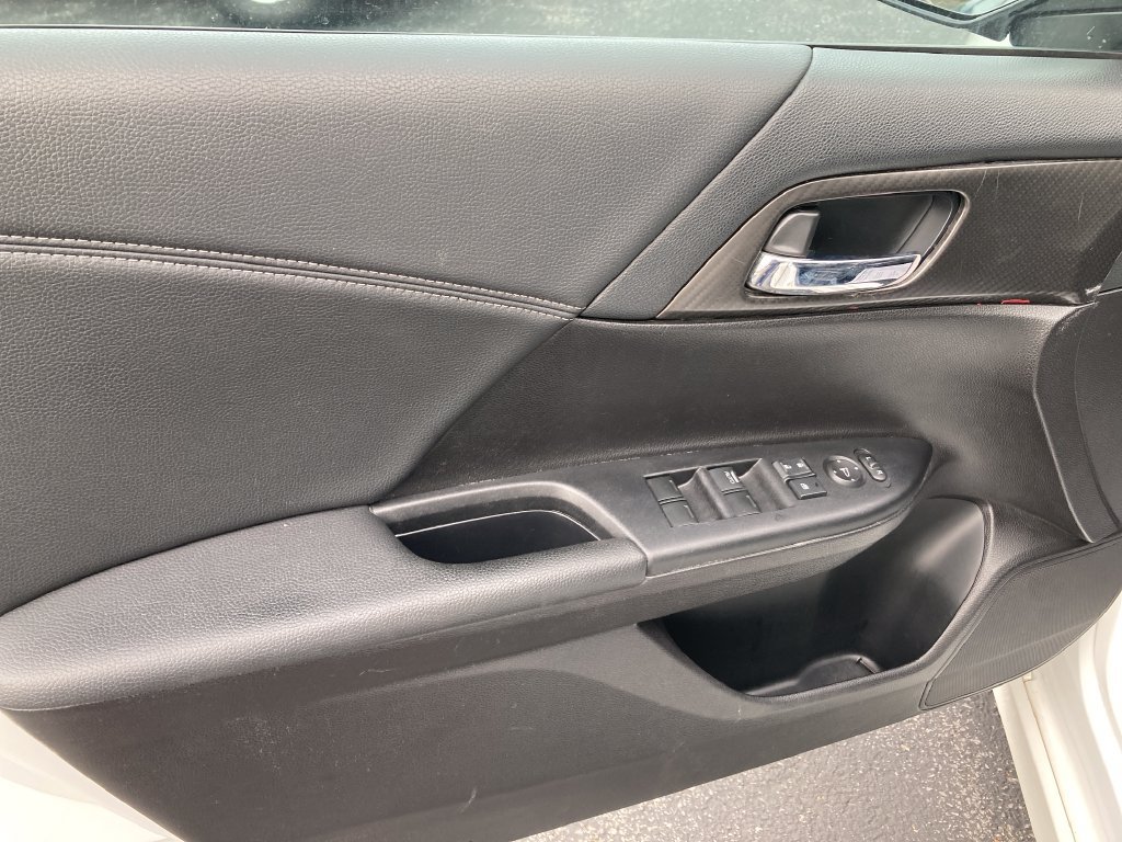 Used 2017 Honda Accord Sport image 13