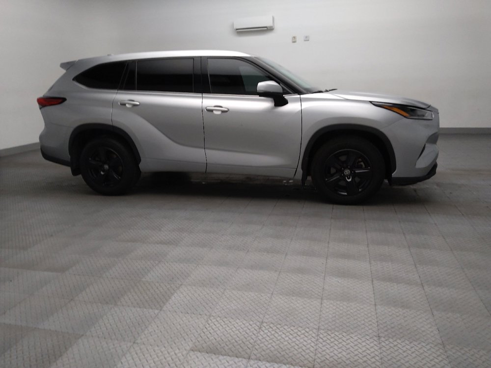 Used 2021 Toyota Highlander LE AWD/4WD image 11
