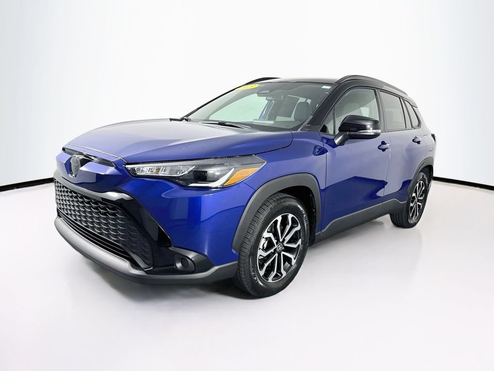 Used 2025 Toyota Corolla Cross AWD Hybrid w/ Moonroof Package image 3