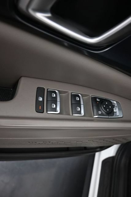 Used 2025 Kia Carnival FWD image 12