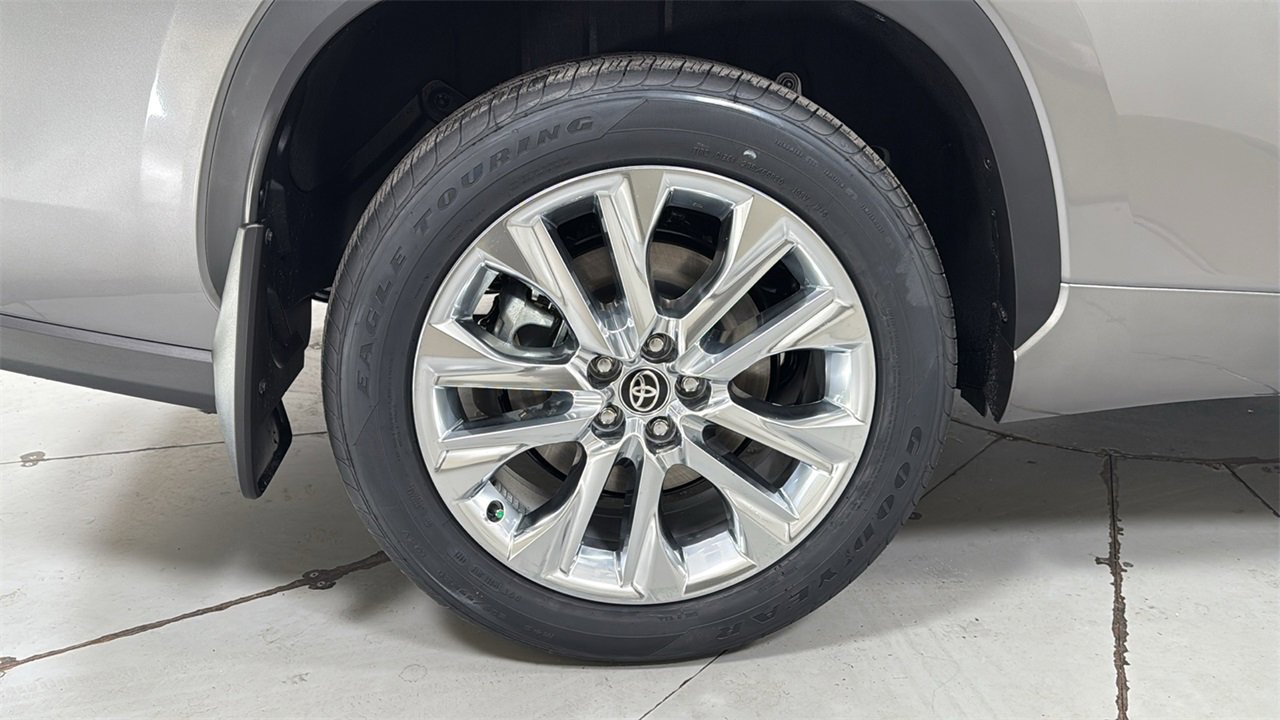 New 2026 Toyota Highlander Limited image 23