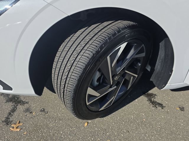 Used 2025 Hyundai Elantra Sport image 44