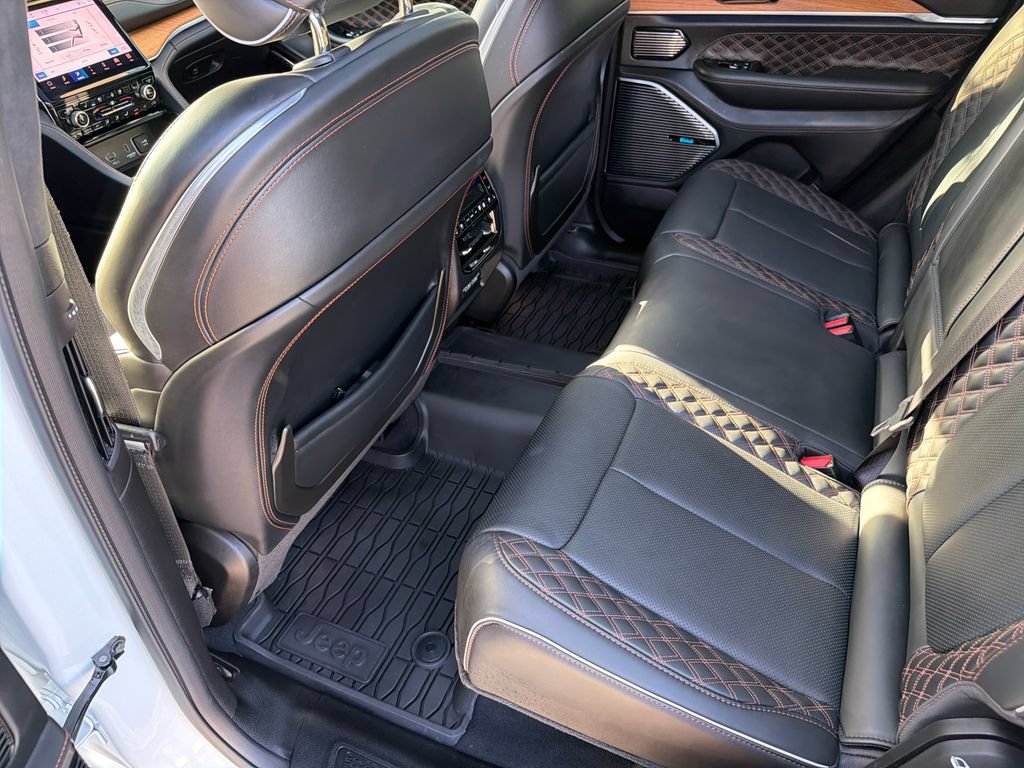 Used 2023 Jeep Grand Cherokee Summit AWD/4WD image 35