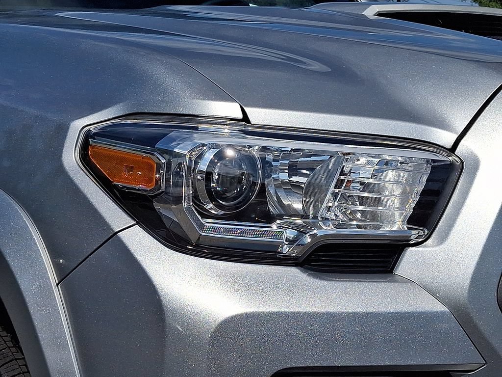 Certified 2022 Toyota Tacoma TRD Sport AWD/4WD image 9