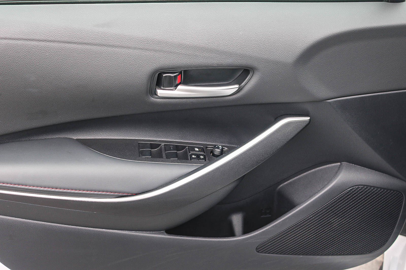 Used 2025 Toyota Corolla SE FWD image 21