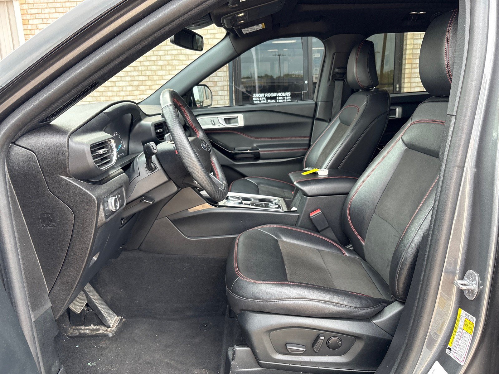 Used 2022 Ford Explorer ST-Line w/ Class IV Trailer Tow Package AWD/4WD image 3