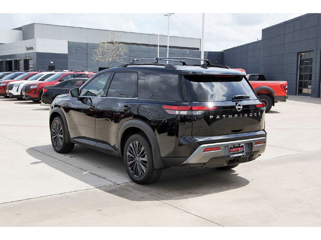 New 2026 Nissan Pathfinder SL w/ SL Premium Package FWD image 3