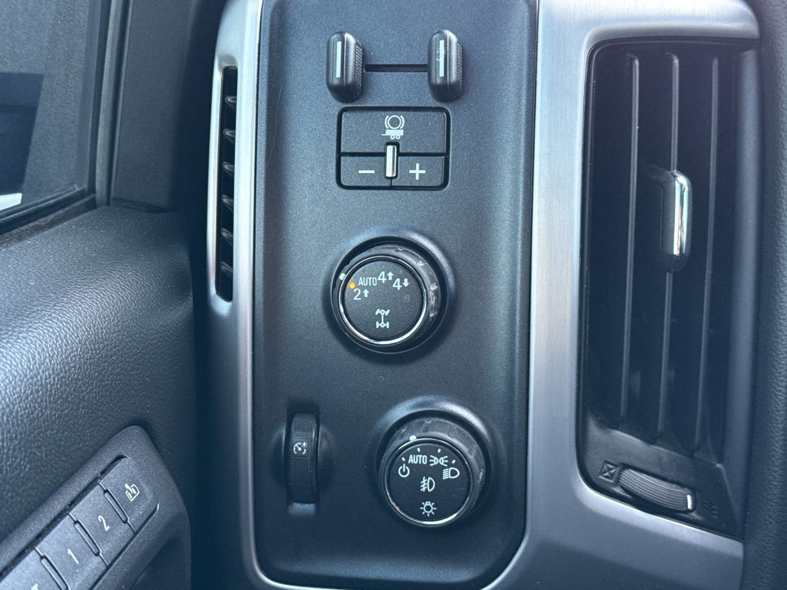 Used 2018 GMC Sierra 1500 SLT w/ Suspension Package, Off-Road image 29