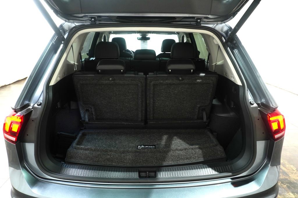 Certified 2023 Volkswagen Tiguan SE w/ Panoramic Sunroof Package image 6