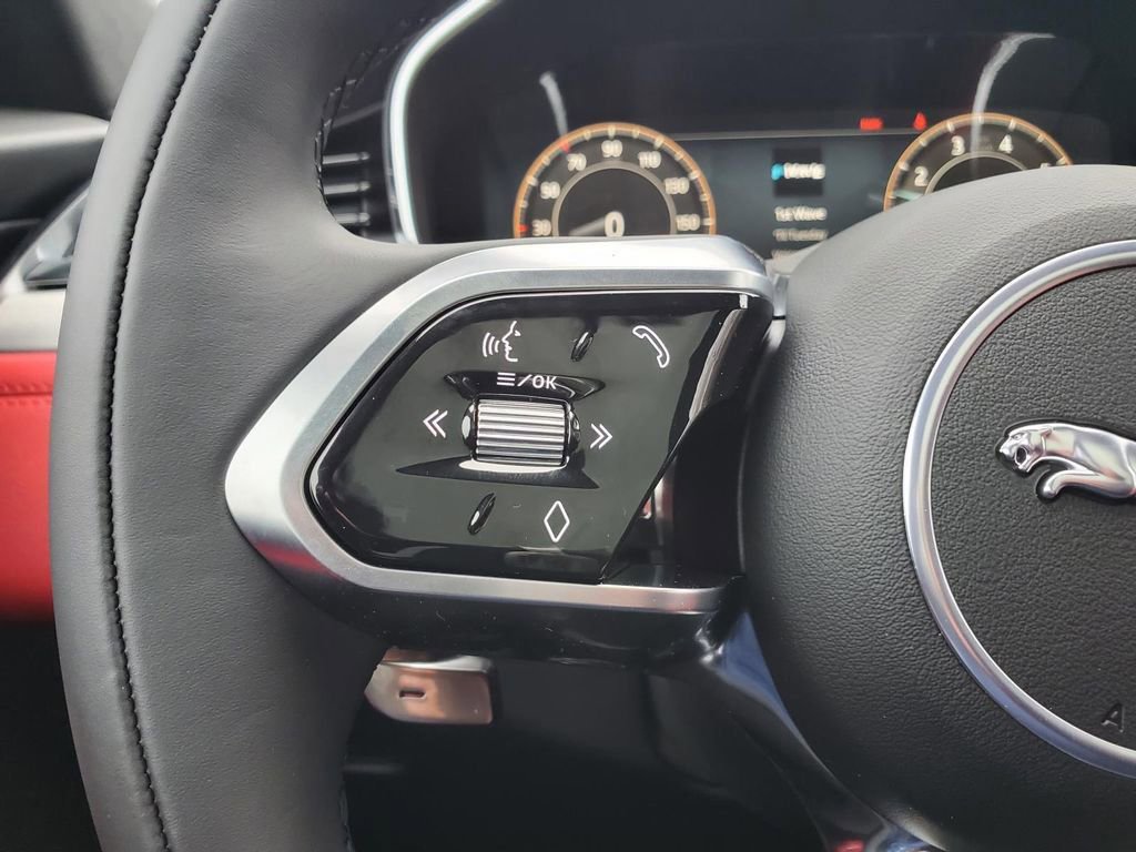 Used 2024 Jaguar F-PACE R-Dynamic S image 24