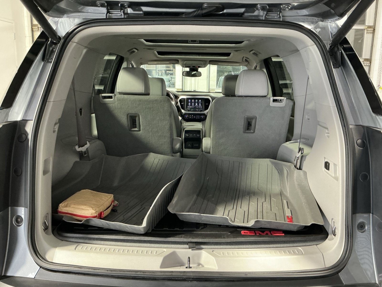 Used 2020 GMC Acadia SLT w/ Driver Alert Package II FWD image 28