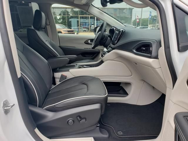 Used 2024 Chrysler Pacifica Limited FWD image 20