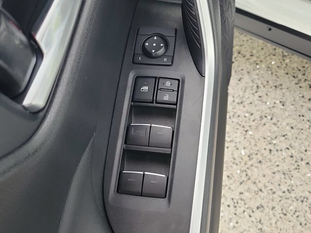Used 2025 Toyota RAV4 XLE FWD image 22