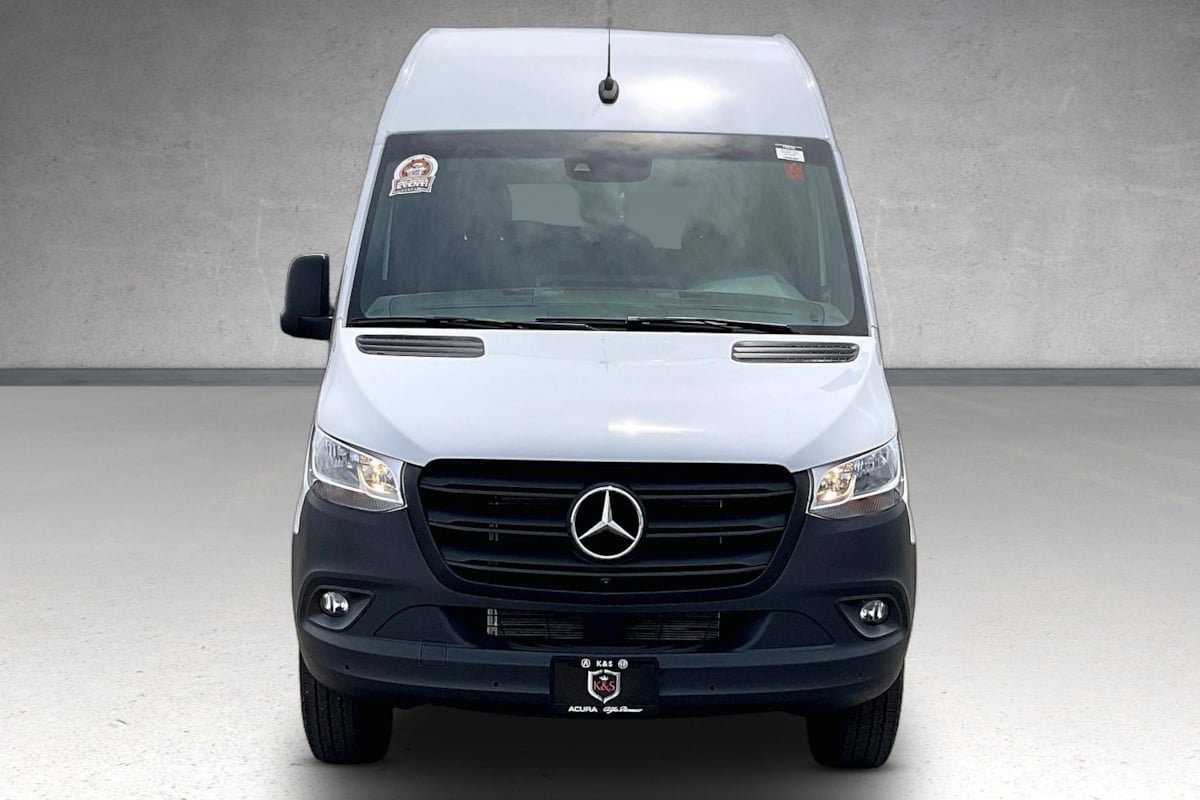 Used 2024 Mercedes-Benz Sprinter 2500 image 3