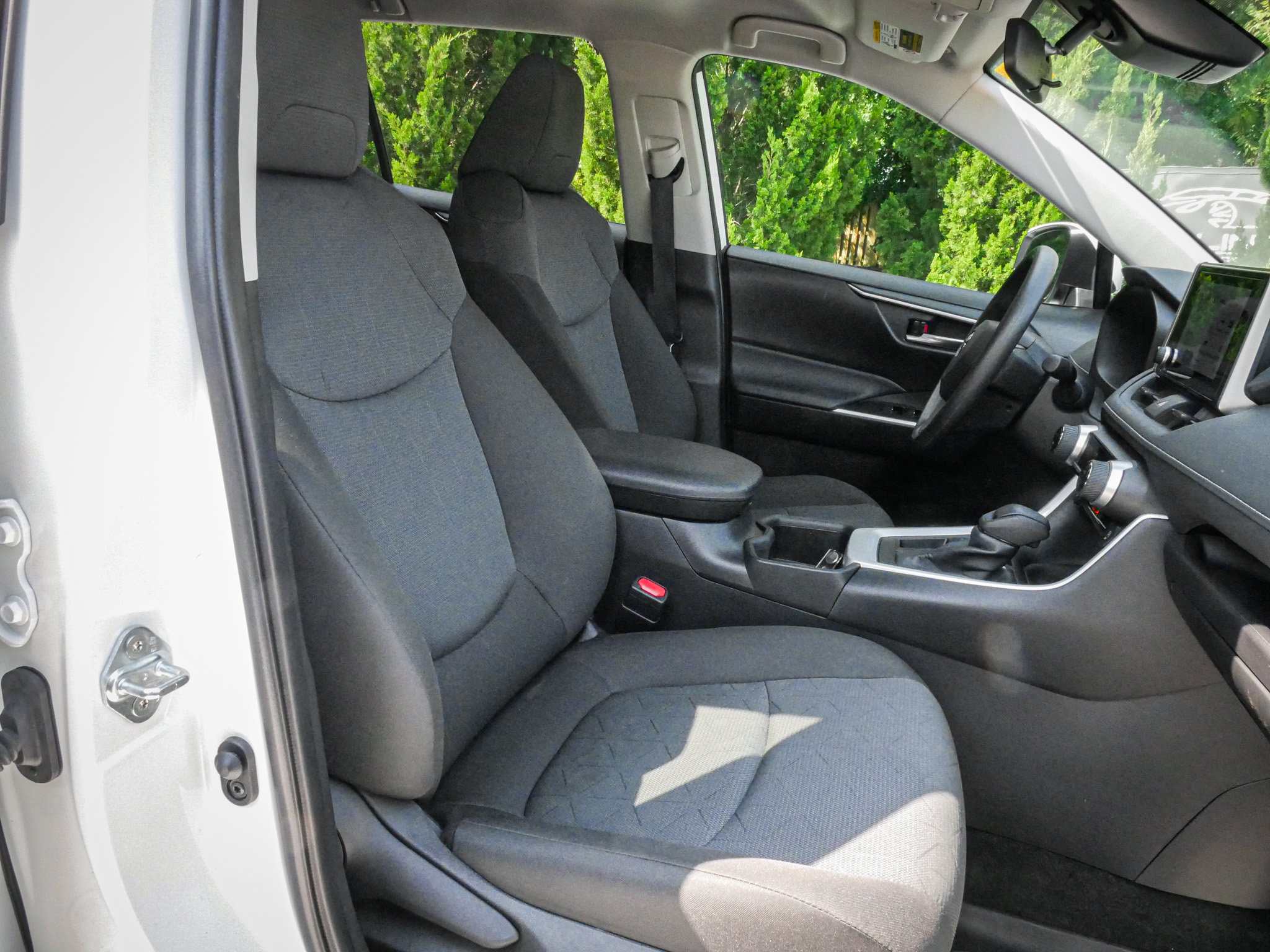 Used 2024 Toyota RAV4 XLE FWD image 32