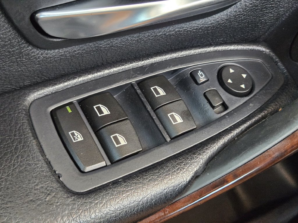 Used 2013 BMW 328i Sedan RWD image 30