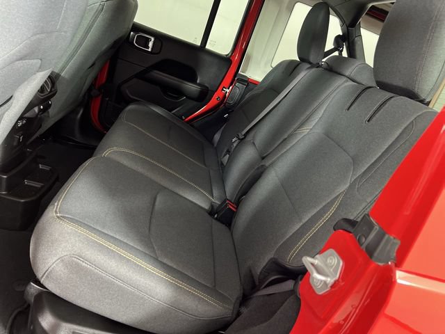 Used 2025 Jeep Wrangler Unlimited Sahara w/ Safety Group AWD/4WD image 24
