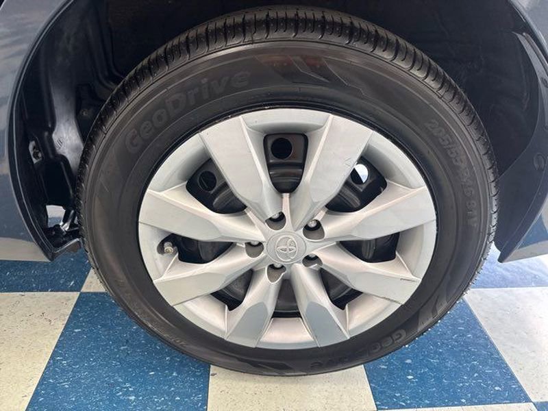 Used 2015 Toyota Corolla LE image 18