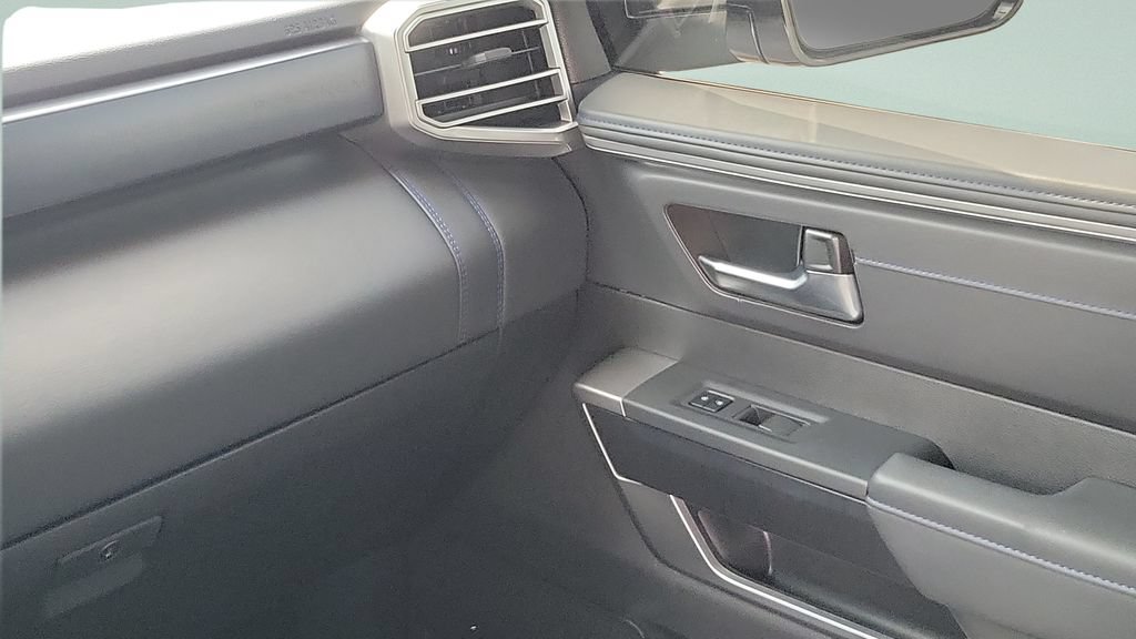 Used 2025 Toyota Sequoia Platinum AWD/4WD image 15